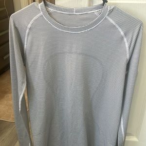 Lulu swiftly size 10 long sleeve top with thumbholes